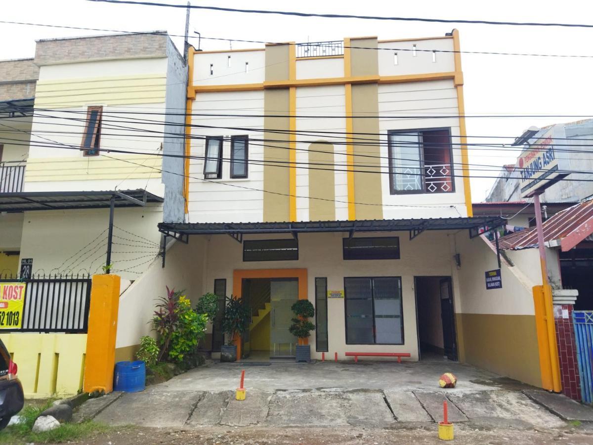 Oyo 92231 Penginapan Tanjung Alang Syariah Makassar Bagian luar foto
