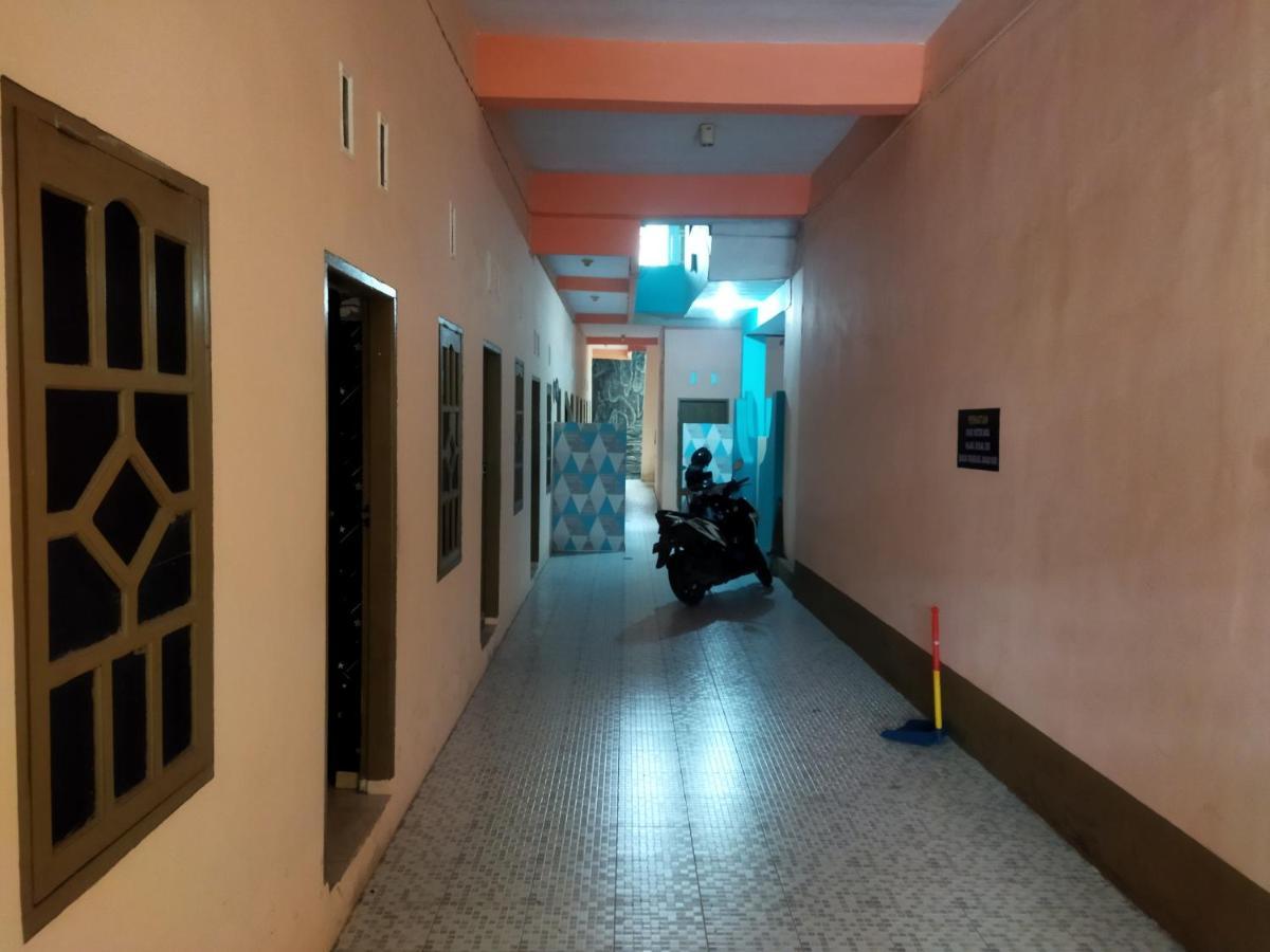 Oyo 92231 Penginapan Tanjung Alang Syariah Makassar Bagian luar foto