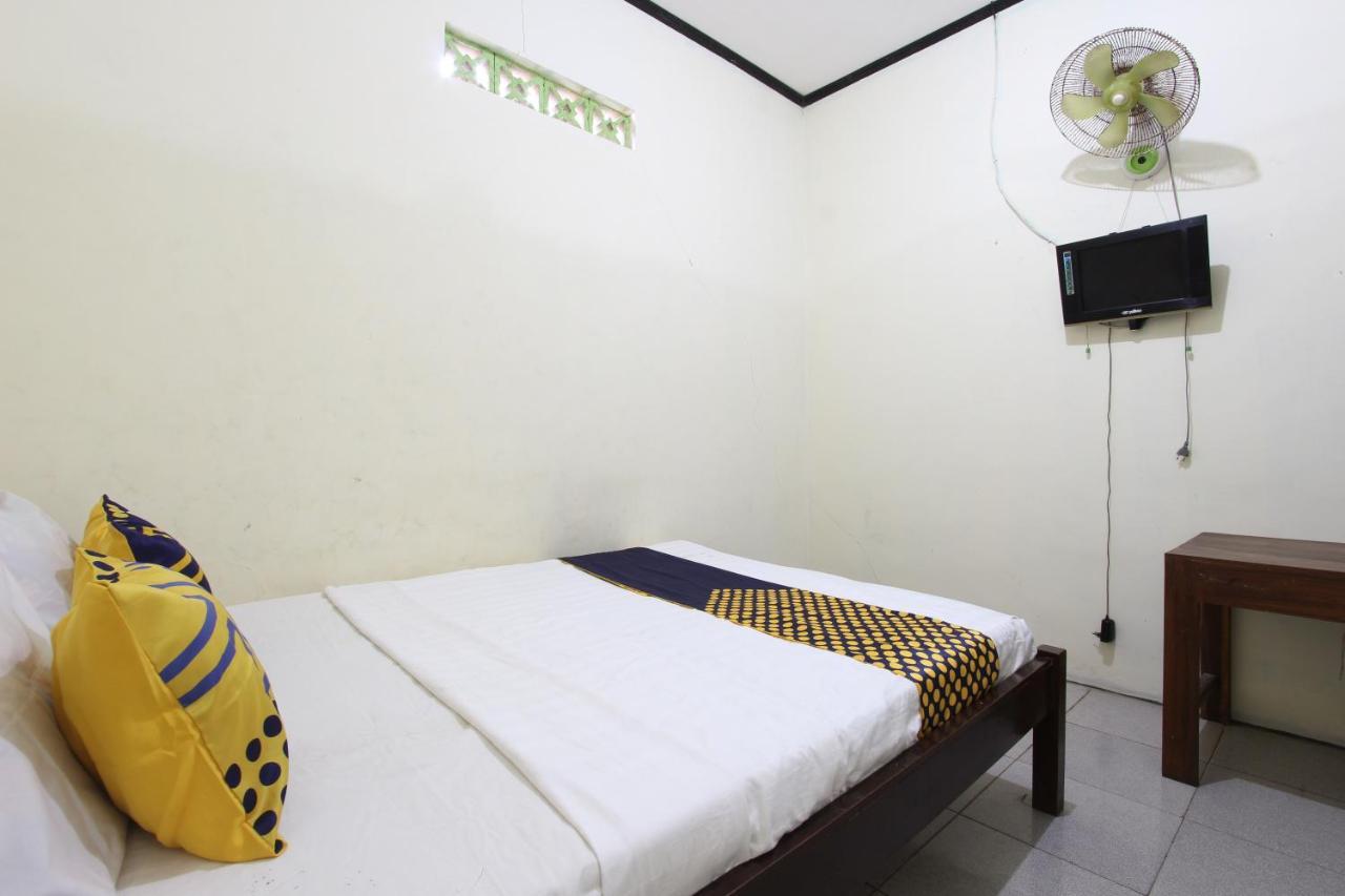 Oyo 92231 Penginapan Tanjung Alang Syariah Makassar Bagian luar foto