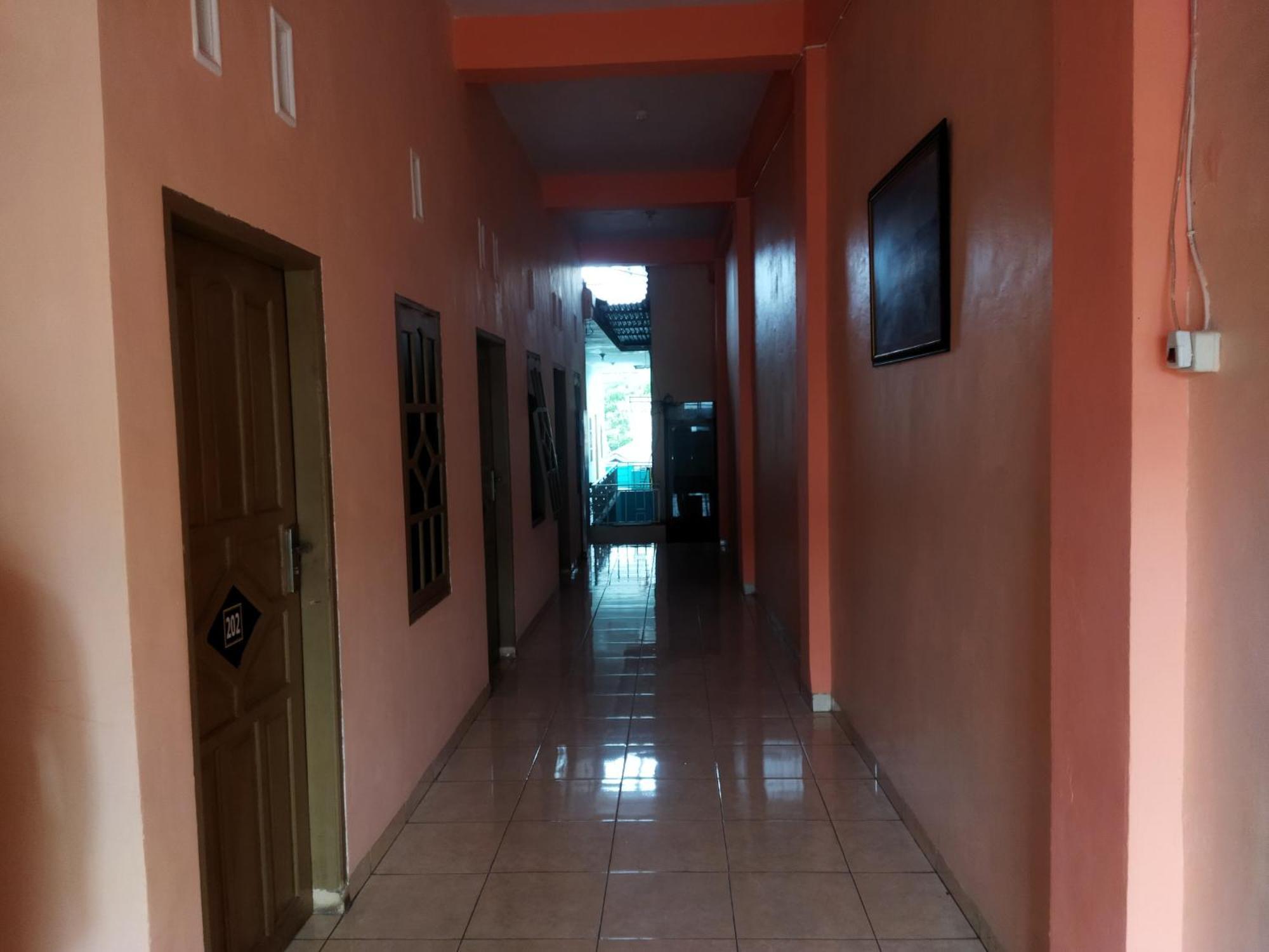 Oyo 92231 Penginapan Tanjung Alang Syariah Makassar Bagian luar foto